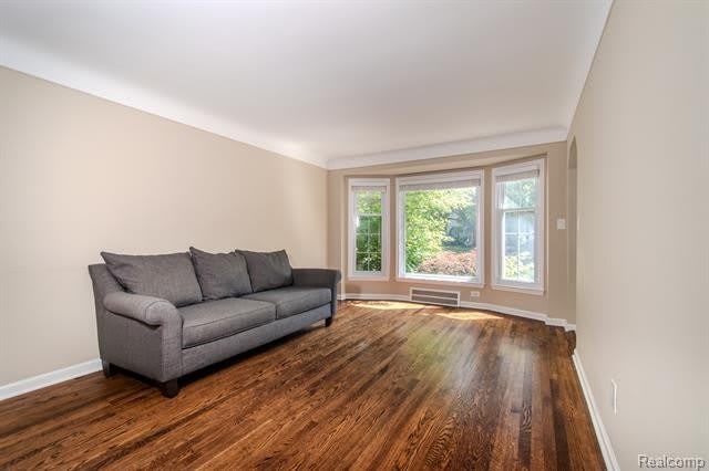 4355 Elmwood Avenue – photo 4