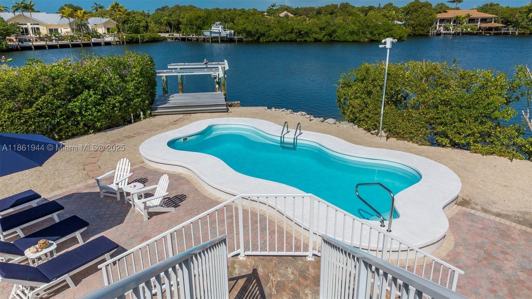 7760 Aviation BLvd. – photo 2