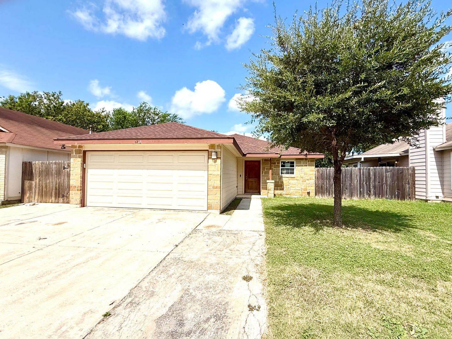 **MOVE-IN SPECIAL** Charming 3-Bedroom Home with Fireplace, Garage & Covered Patio! – photo 2