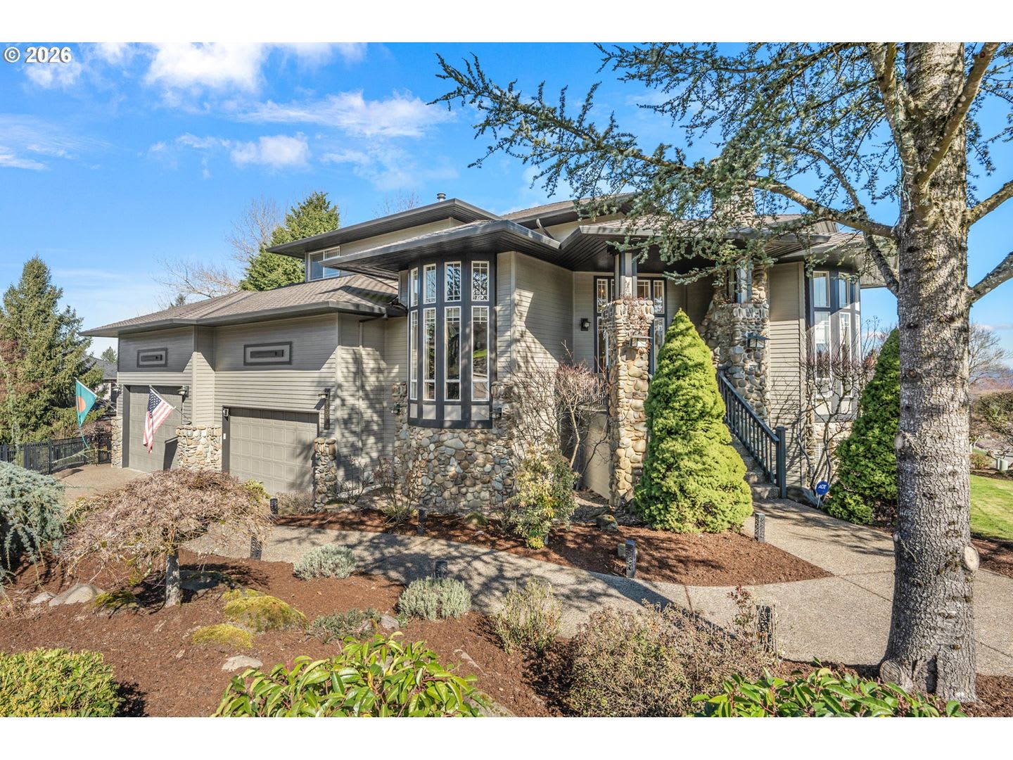 Stunning 5-Bedroom Bull Mountain Estate with Dual Living, Chef's Kitchen & 4-Car Garage – photo 3
