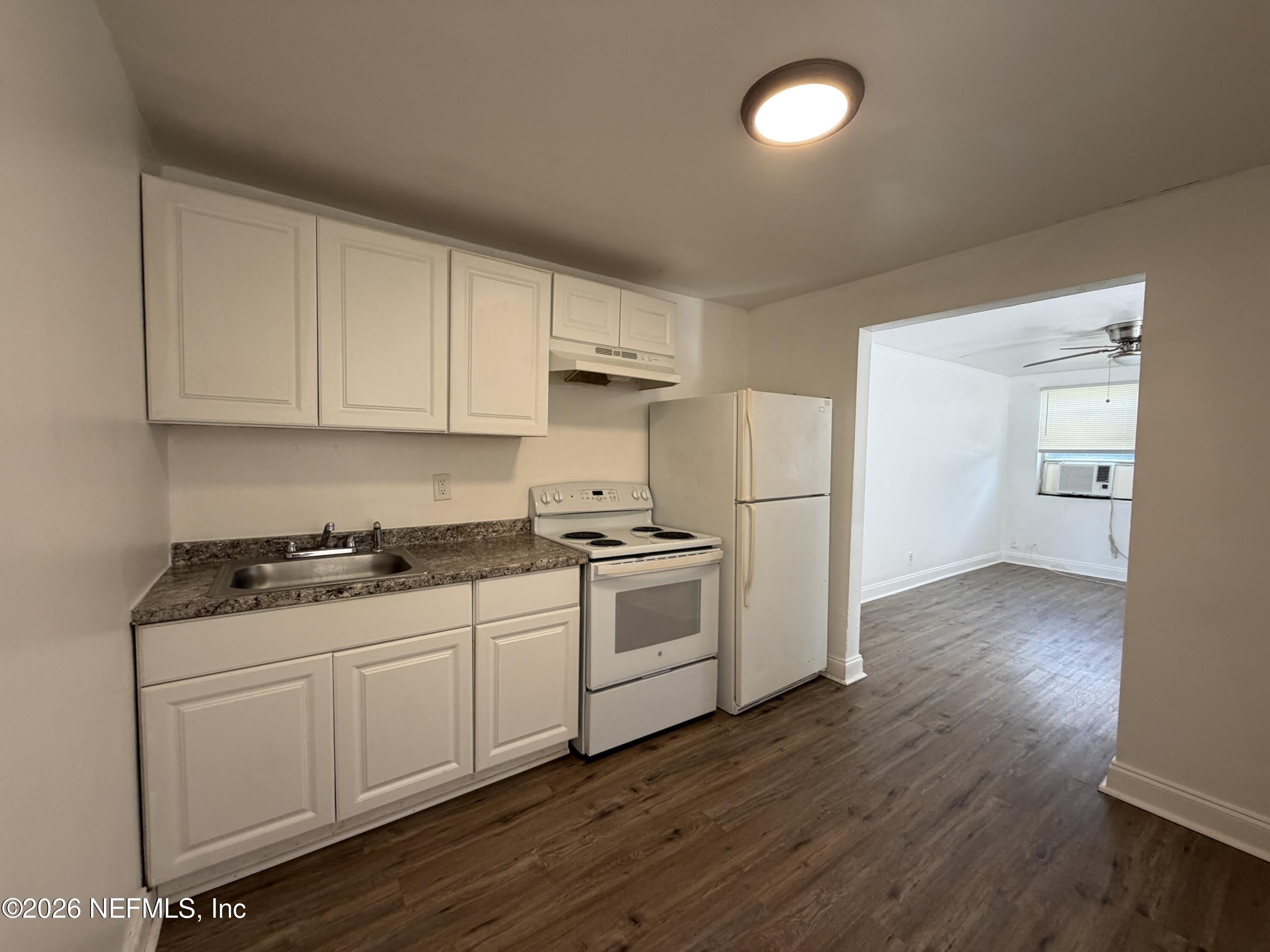232 CHELSEA Street – photo 3