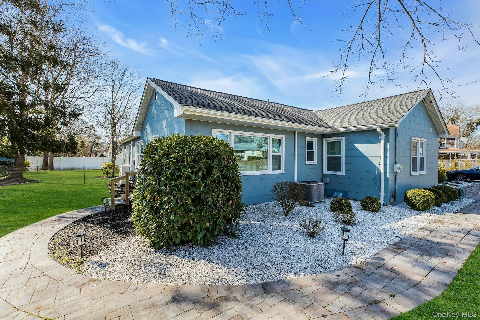 13 Argonne Road W – photo 1