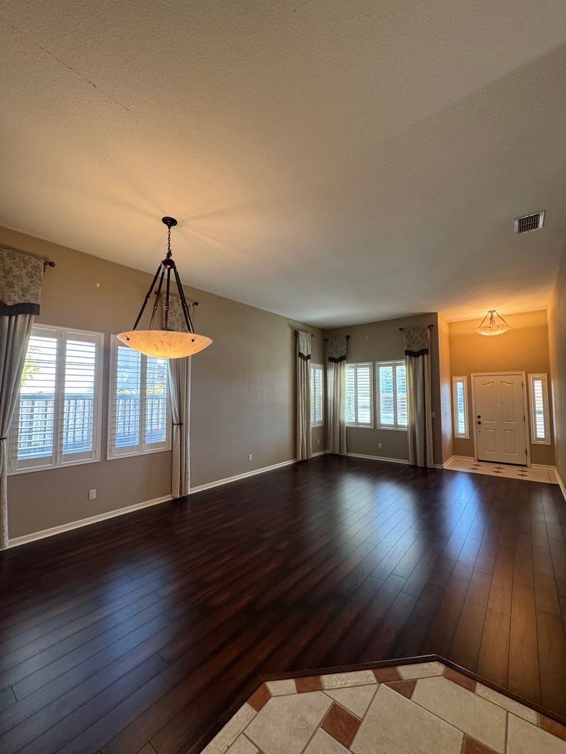 Custom-Built Home near Paradise Valley Golf Course – photo 3