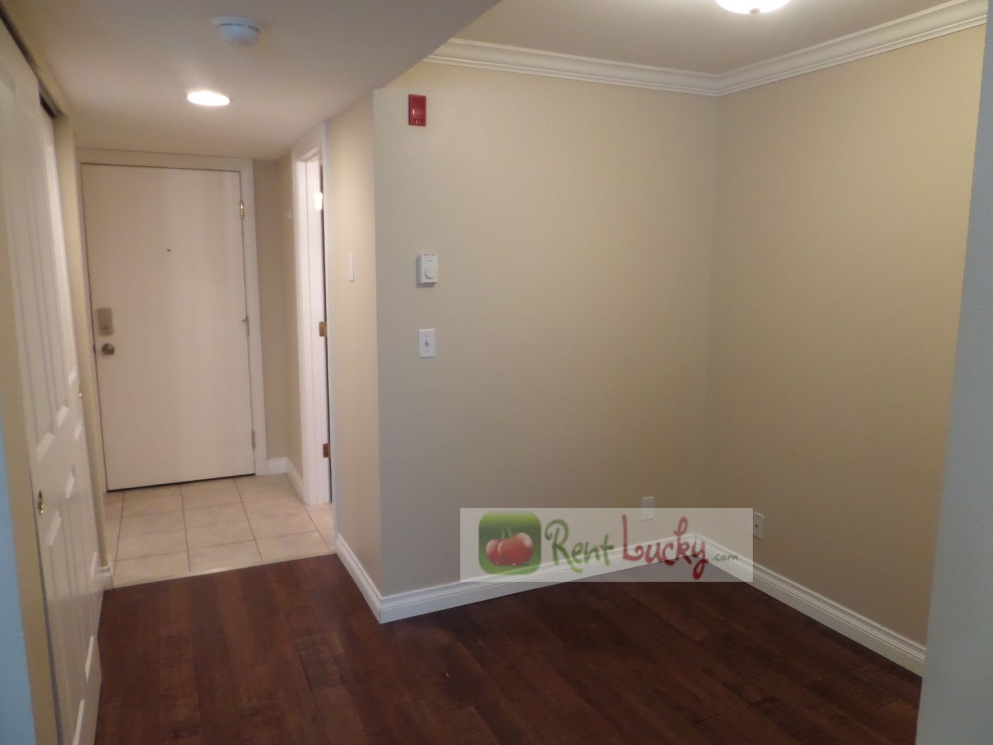 GREAT PRICE!! Super Cute Studio w/Parking in Fantastic Downtown Seattle Location!! – photo 4