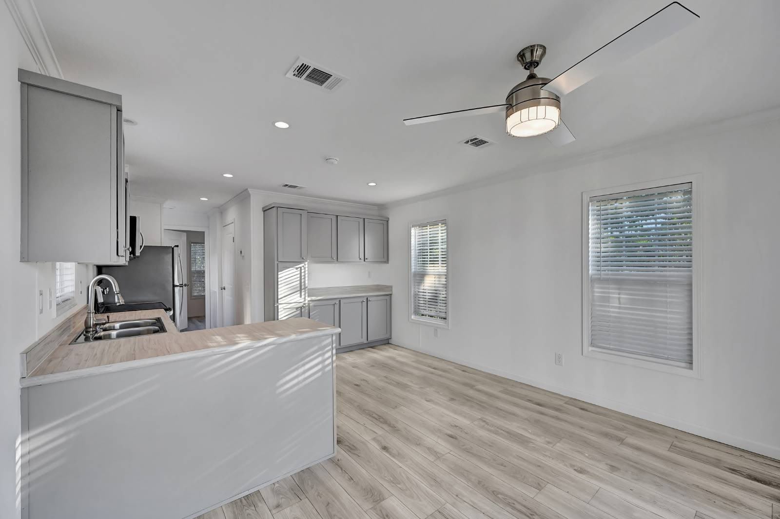1701 Post Rd – photo 2