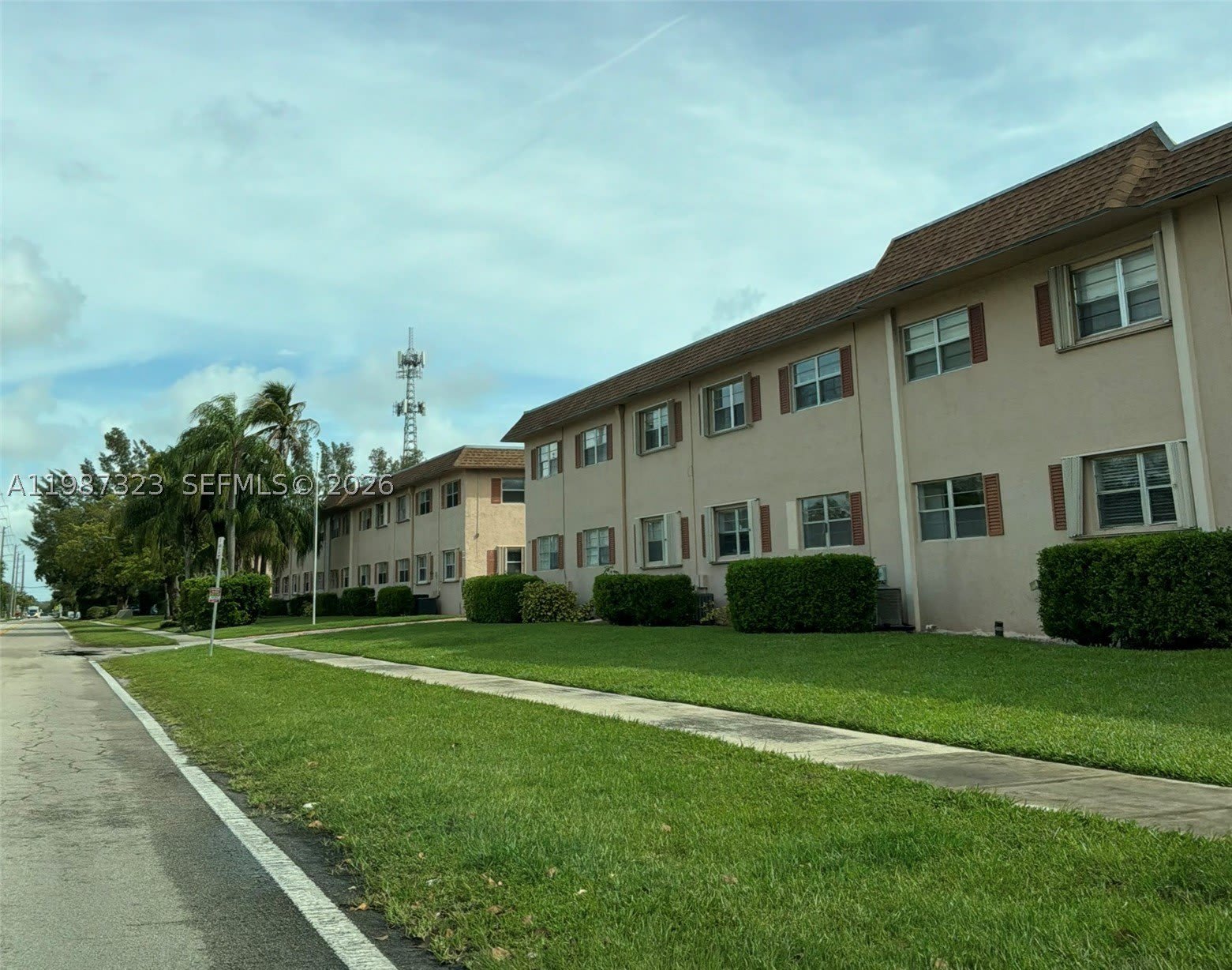 550 SW 2nd Ave – photo 1