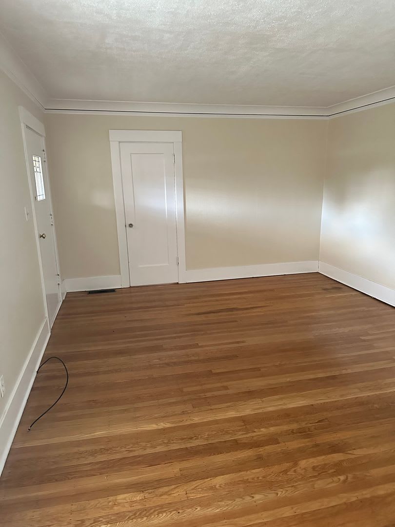 Wallingford 2 Bedroom House with Fenced Yard and Covered Parking – photo 4