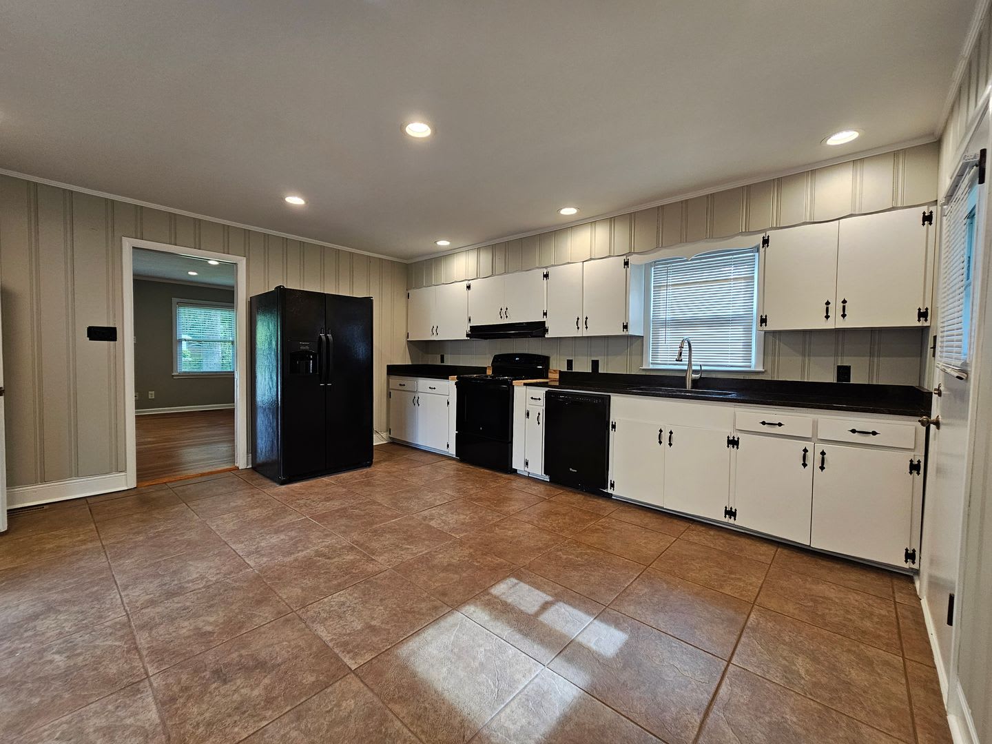 **Available Now** 303 Brandywine Rd. Savannah Ga. – photo 4