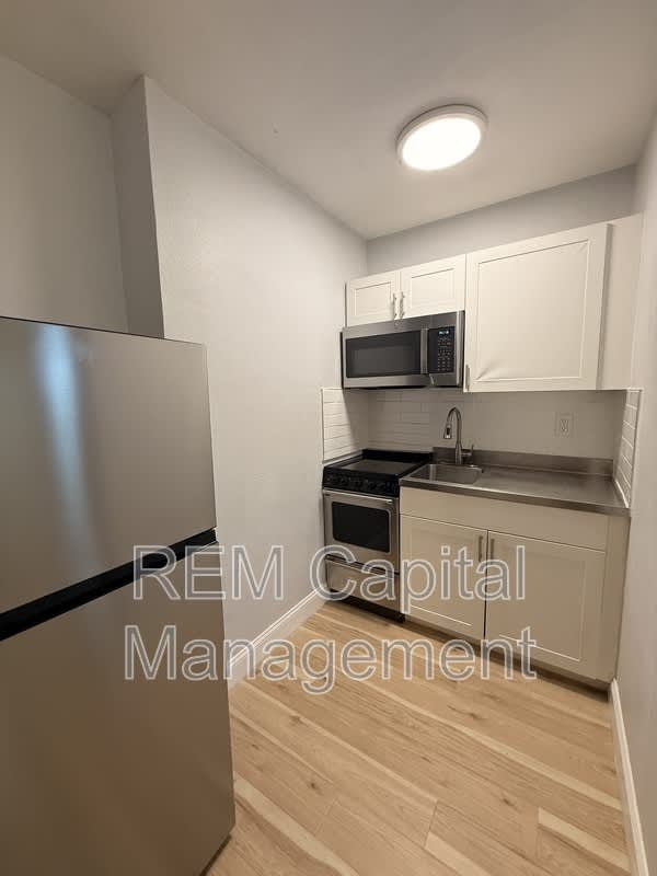 240 30th Ave N – photo 4