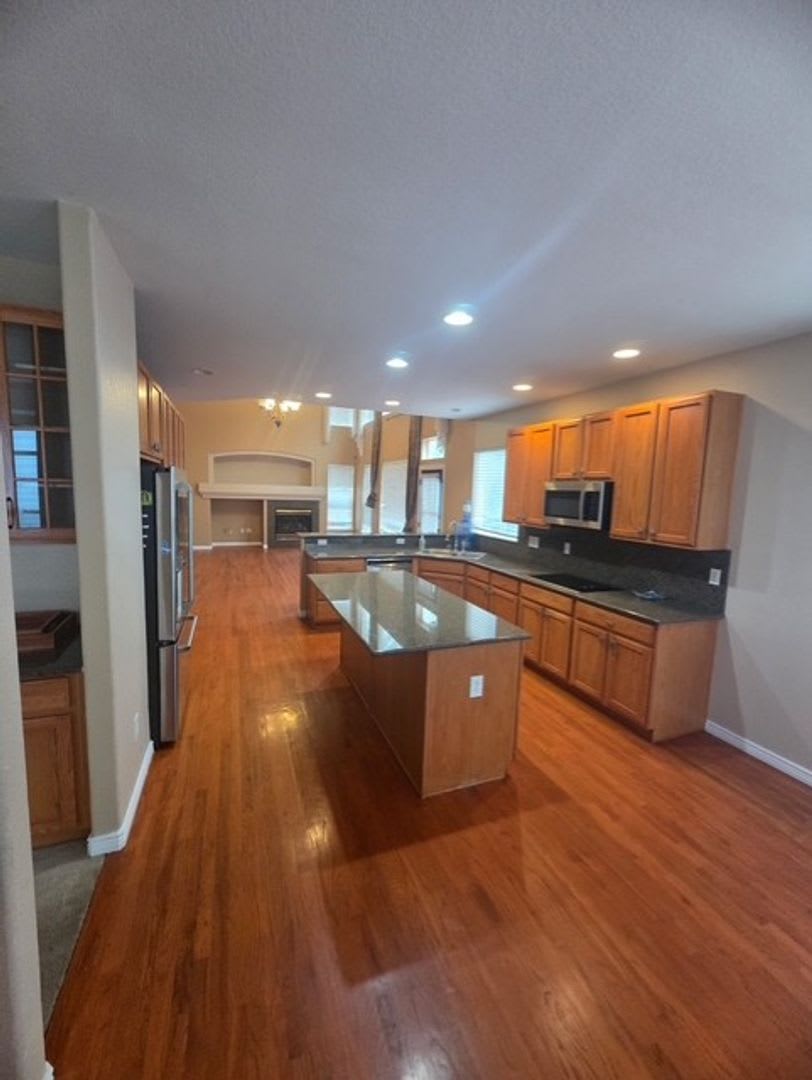 Beautiful 4 Bedroom Home Available In Thornton – photo 3