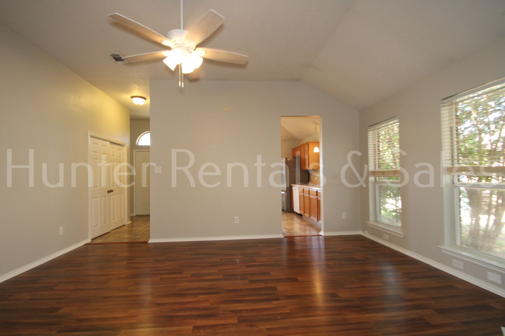 Exceptional Living with Vaulted Ceilings, Cozy Fireplace & Expansive Outdoor Space – photo 4