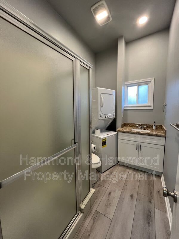 23242 Victory Blvd. – photo 5