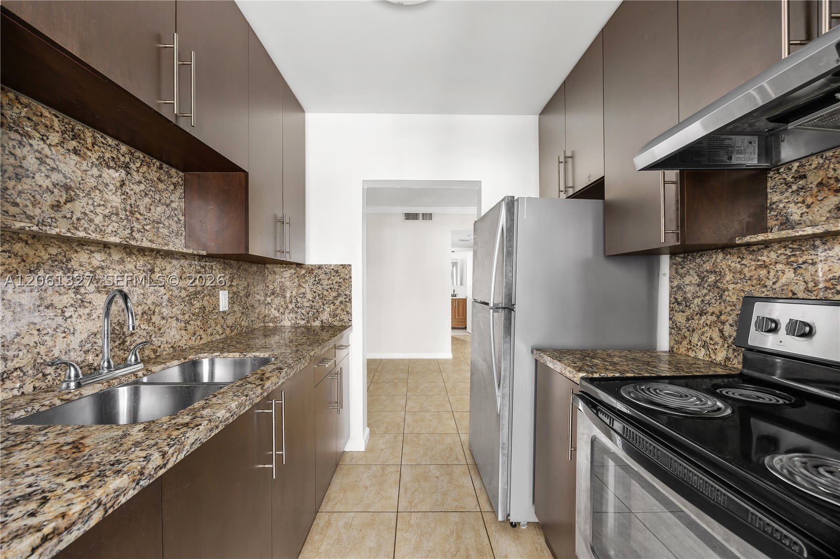 5420 Hollywood Blvd – photo 2