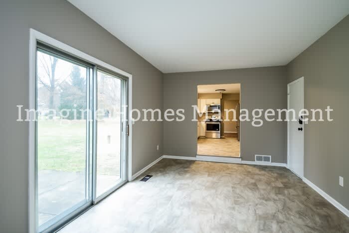 1655 Barlow Road – photo 5