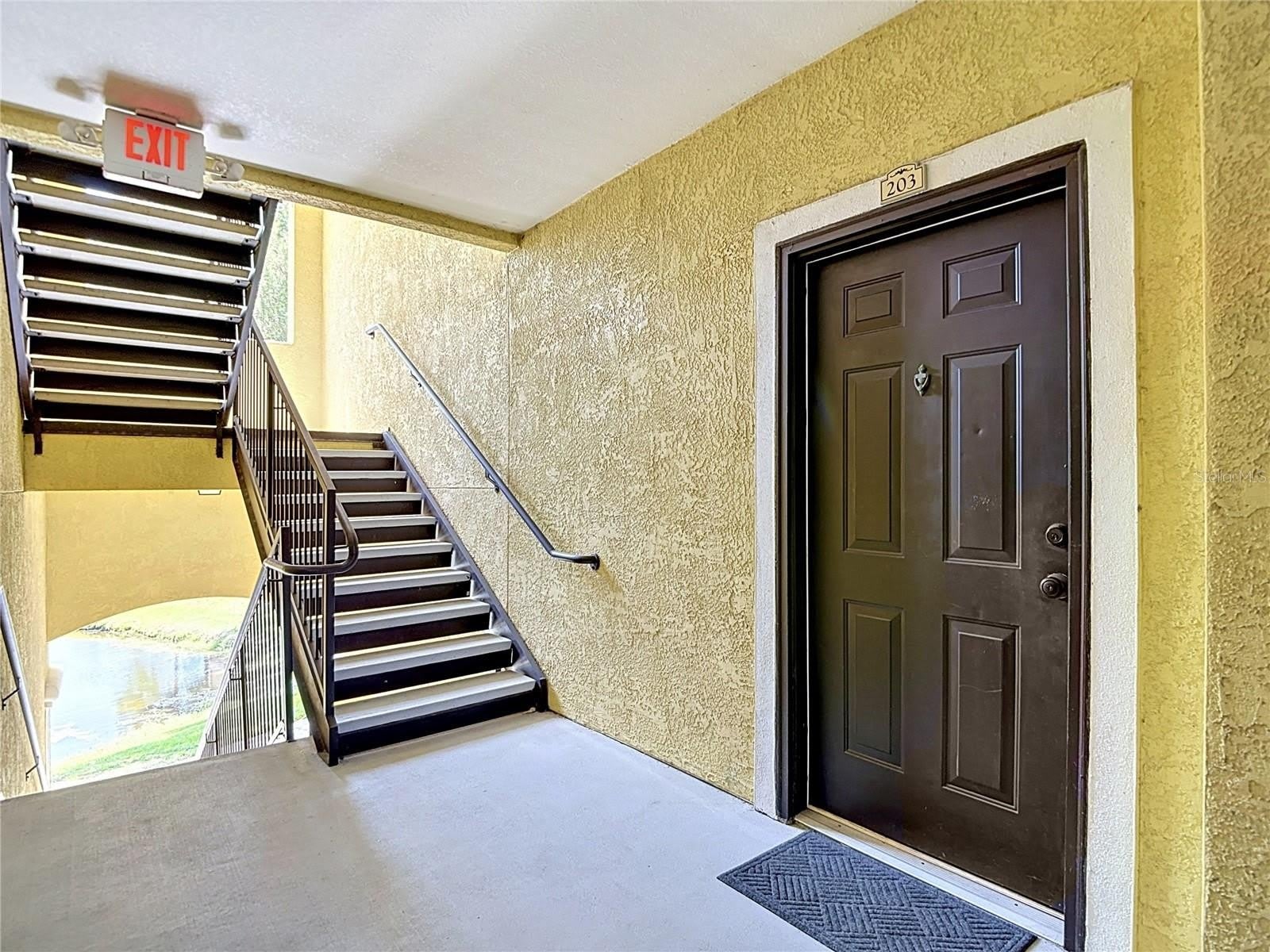 10201 COURTNEY PALMS Boulevard – photo 4