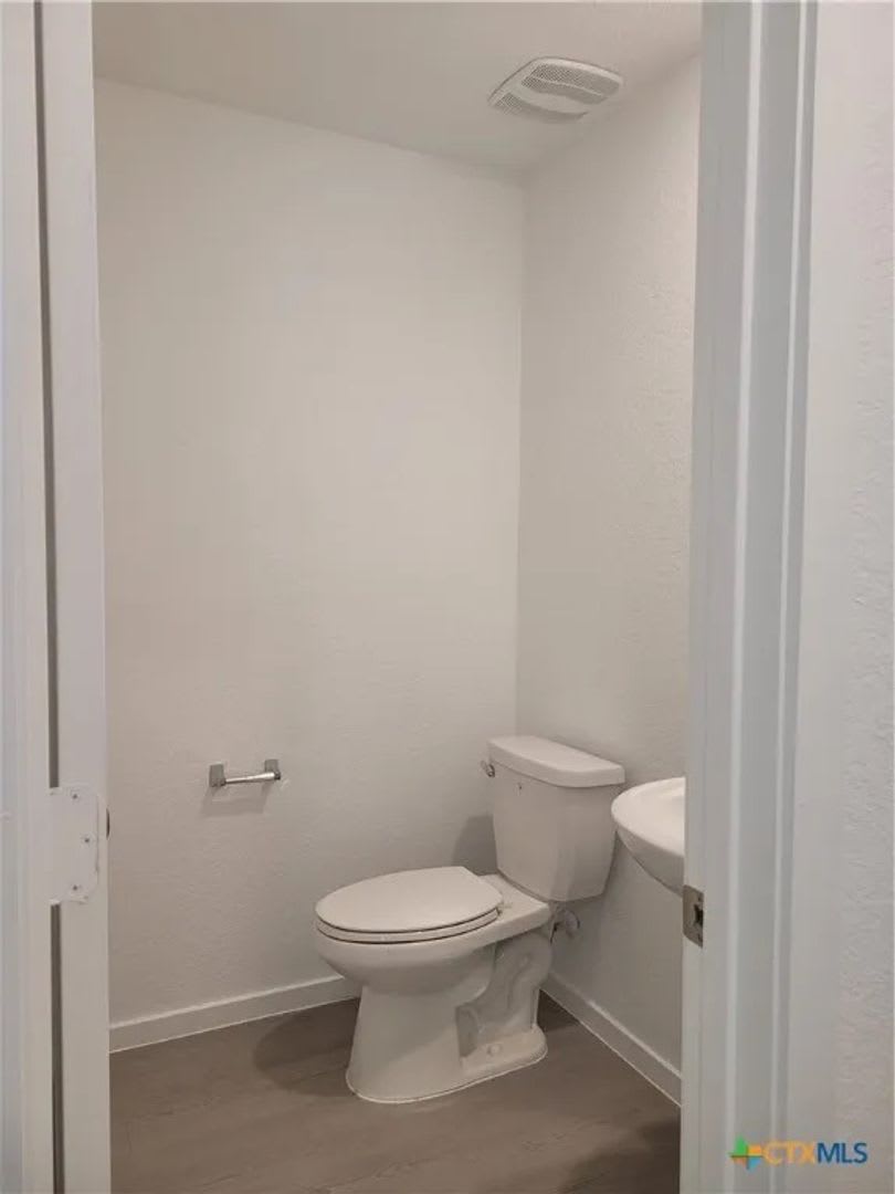Room in 4 Bedroom Home at Noir Ln – photo 4