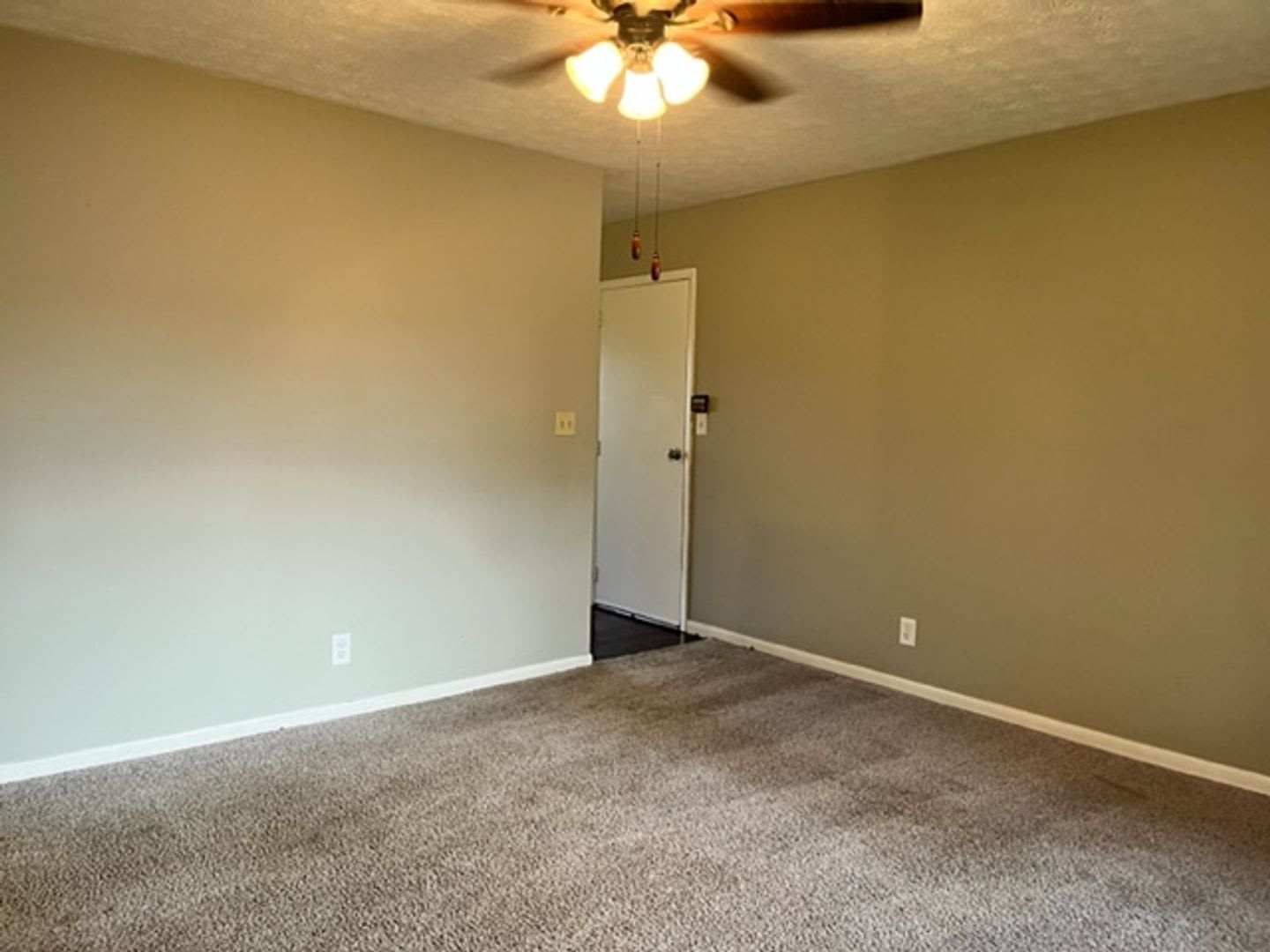 3 Bed 1 Bath Single Family Home – photo 2
