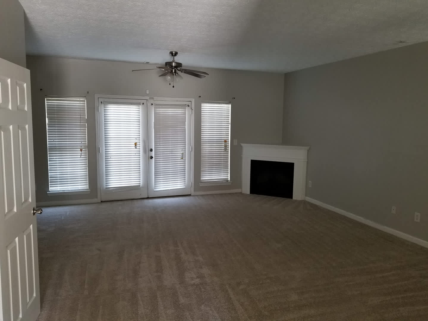 Location! Location! Beautiful 3 Bedroom 2.5 Bath Townhome – photo 2