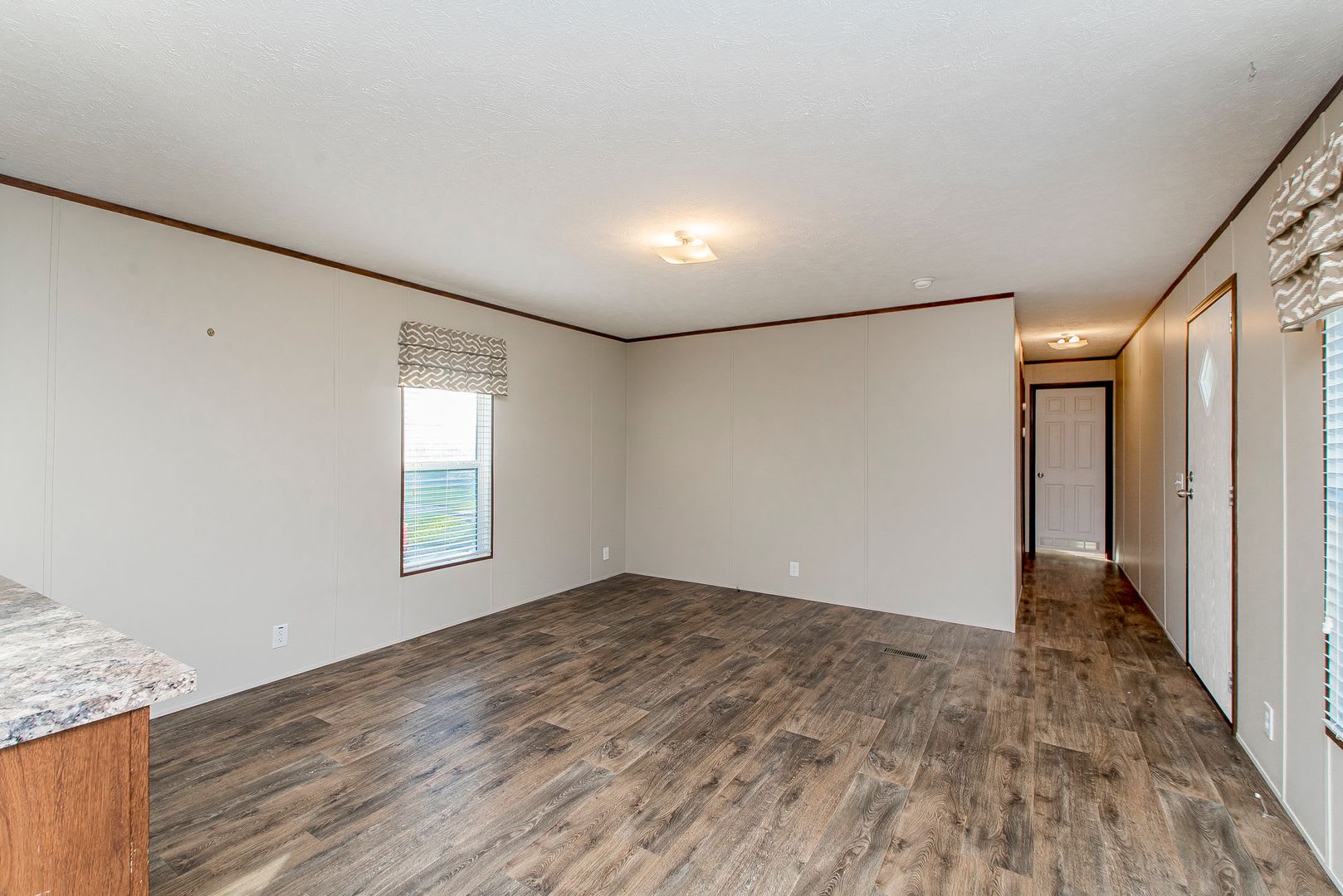 Located off of Strawberry Lane in Albany! Cozy 3-Bed, 2-Bathroom Trailer Home for Rent! – photo 4