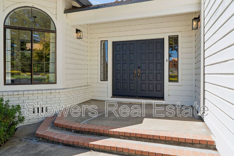 1121 Douglas Ct – photo 2