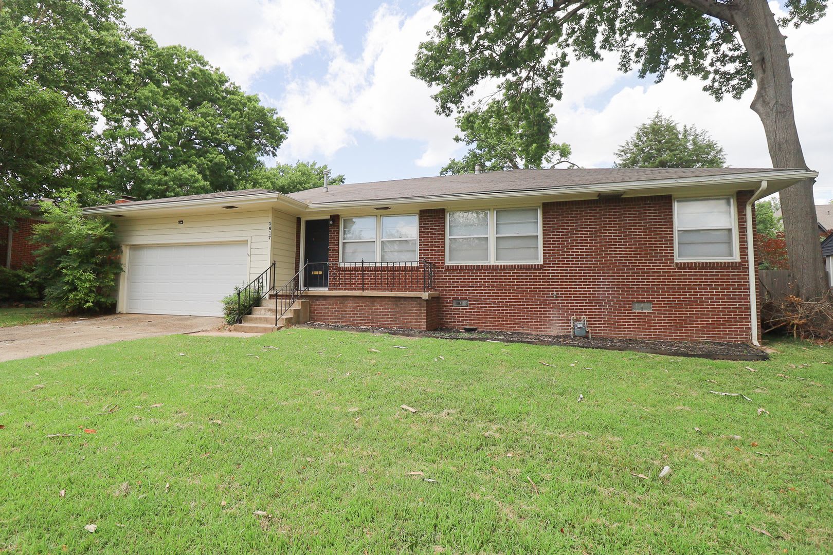 Stunning 3 Bed 1.5 Bath on quiet Cul De Sac! – photo 2