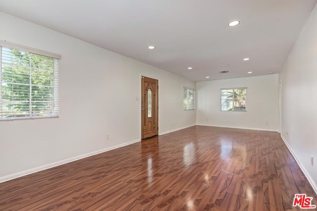17322 Martha St – photo 3