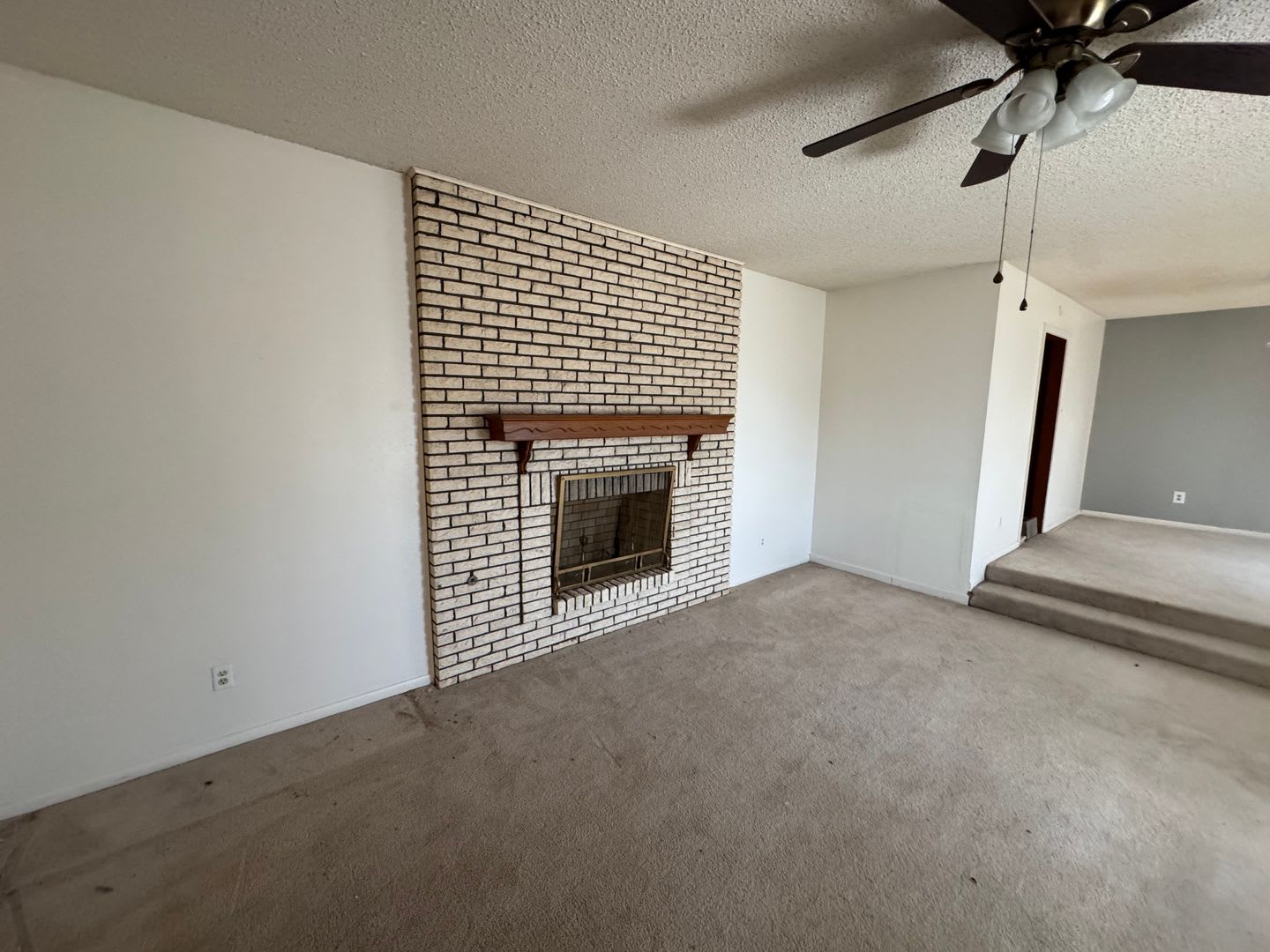 Spacious 3 bed, 3 bath home on corner lot! – photo 2
