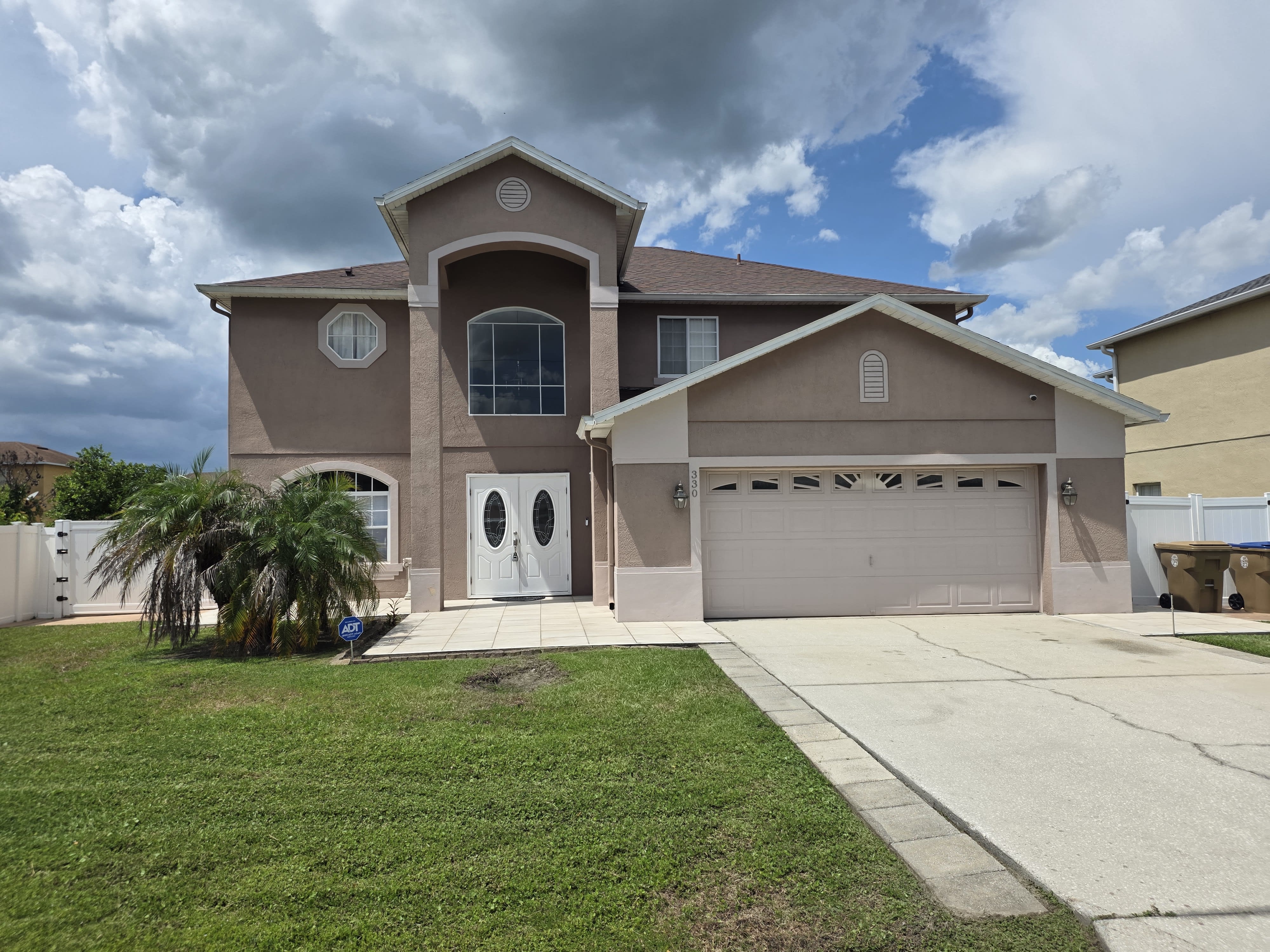 330 Aldershot Ct – photo 2
