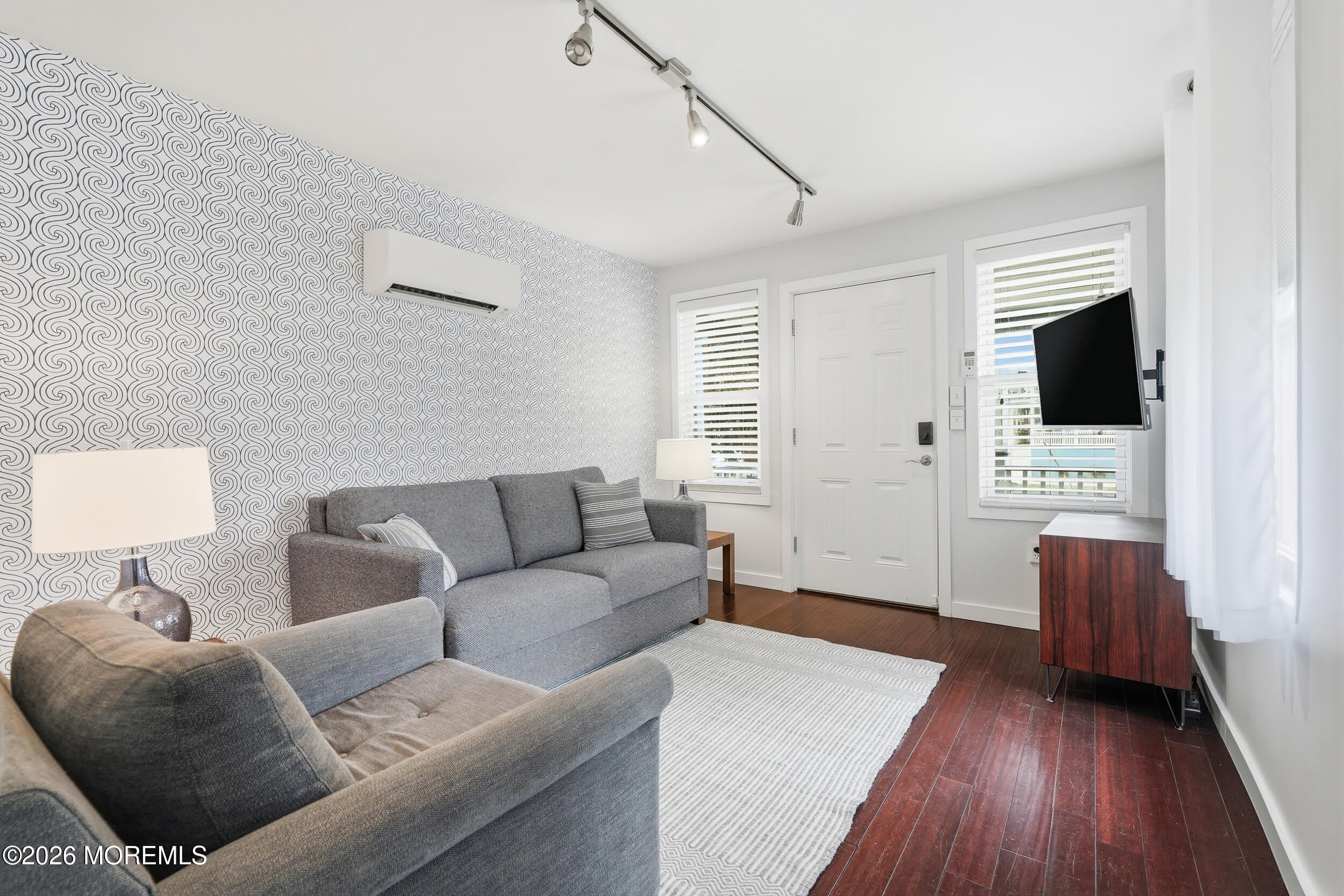 46 Broadway Avenue – photo 5