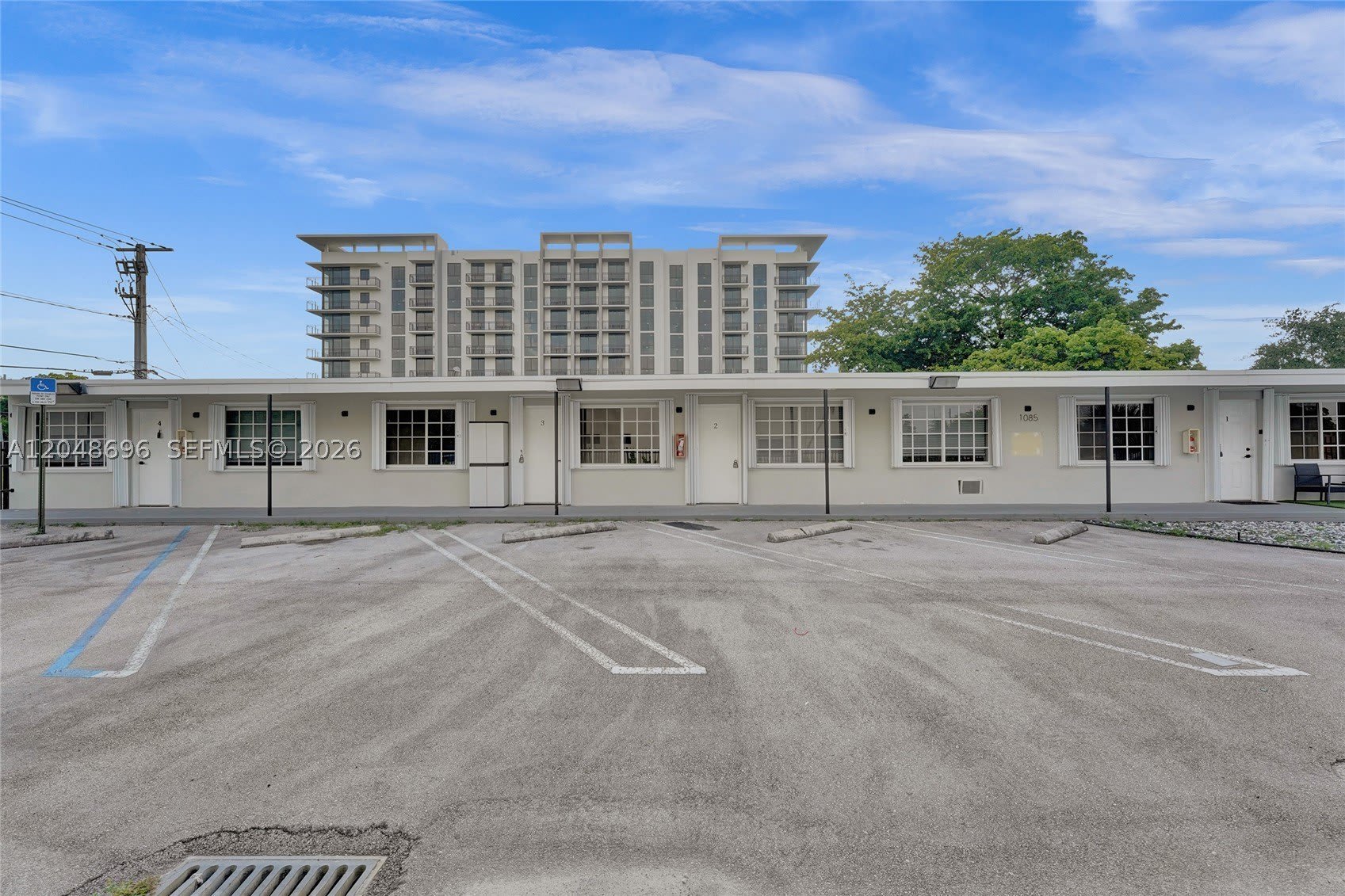 1085 NE 126th St – photo 1