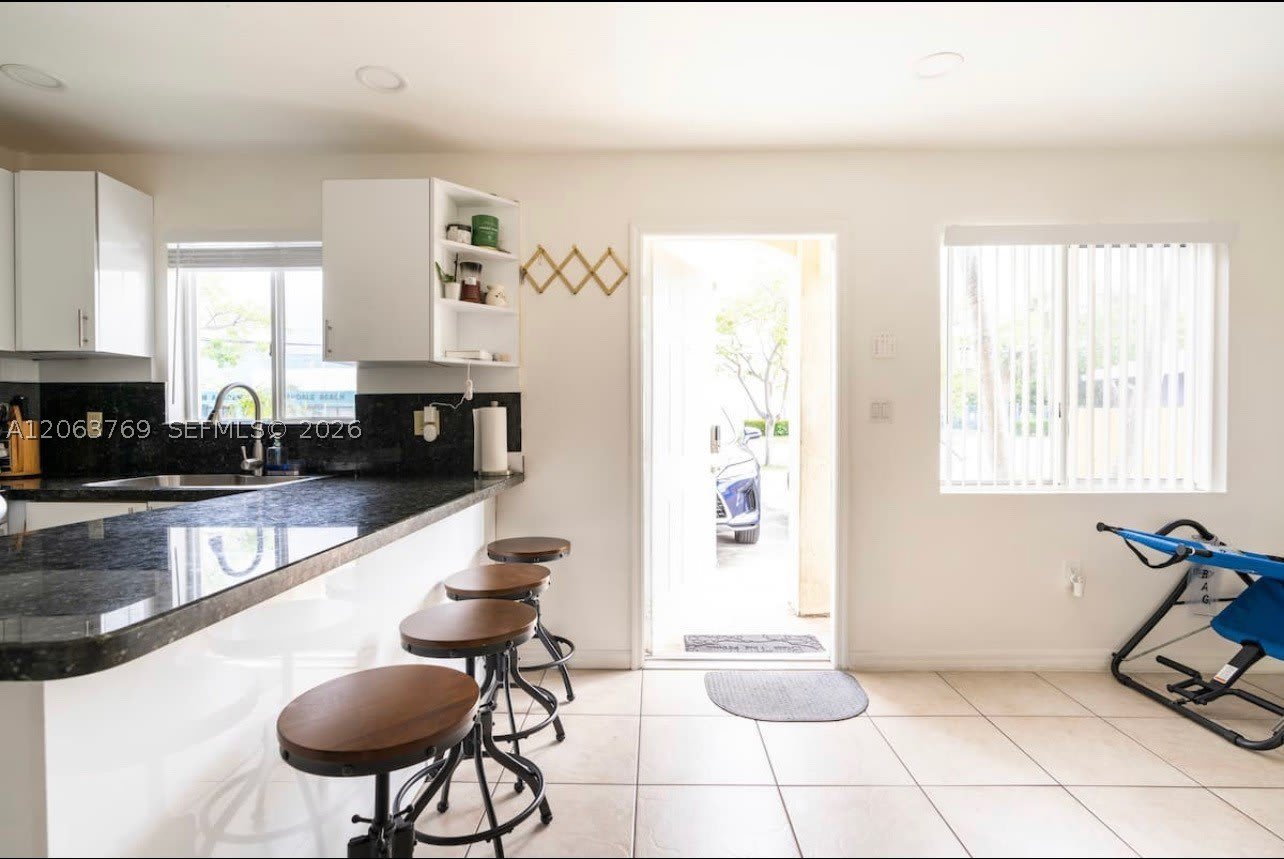 925 SW 8th St – photo 3