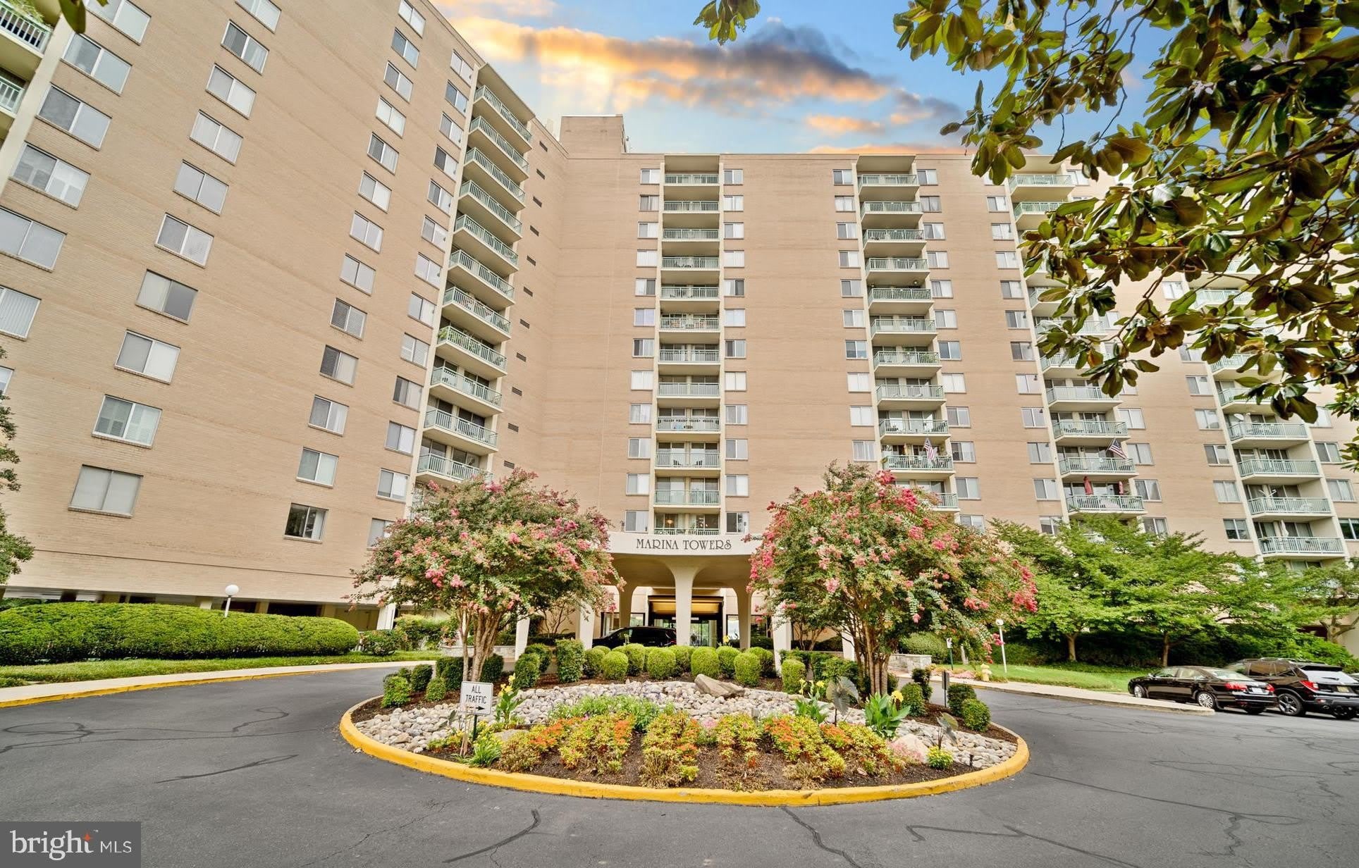 501 SLATERS Lane – photo 1