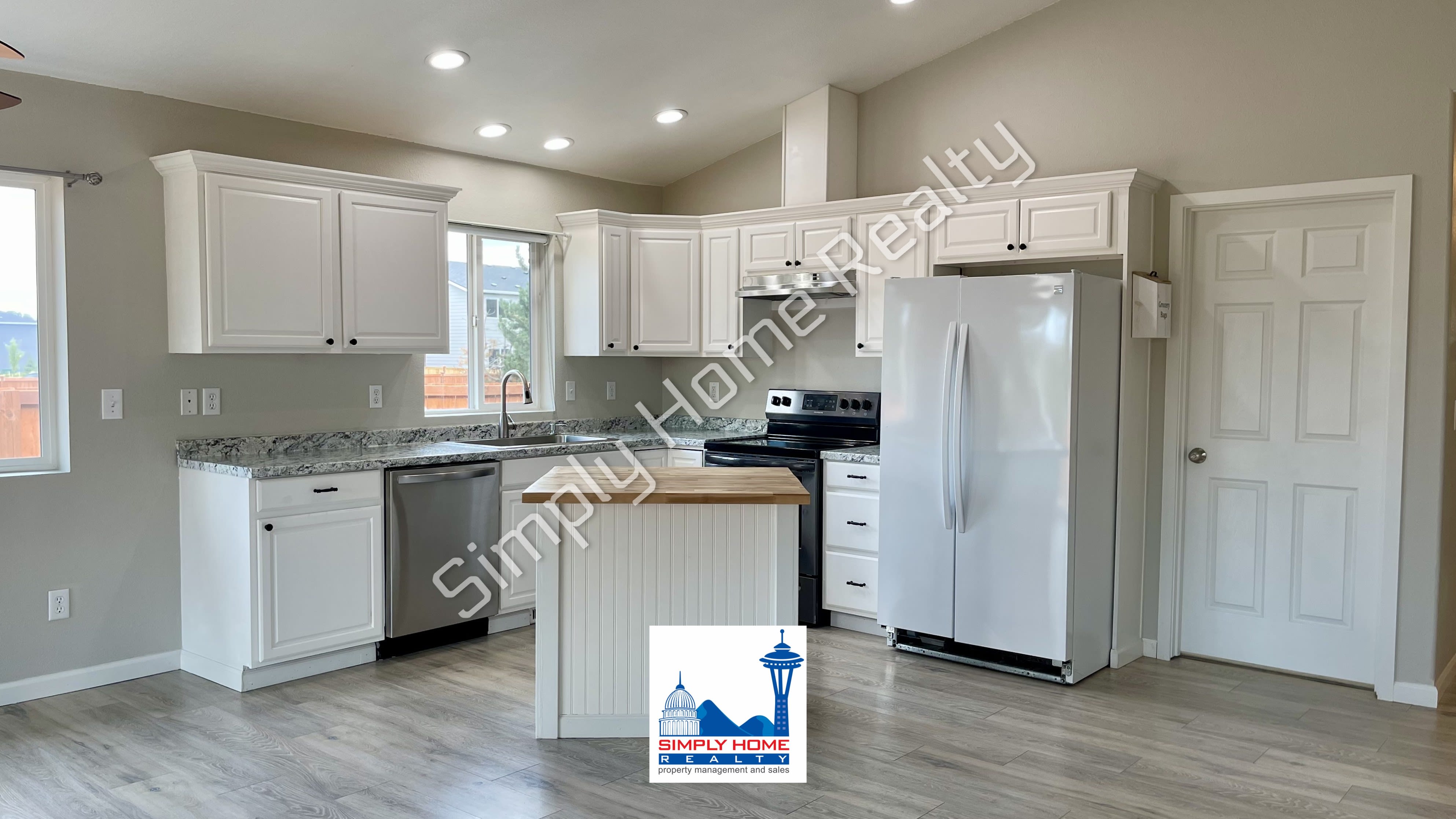 9807 Greenleaf Loop SE – photo 5