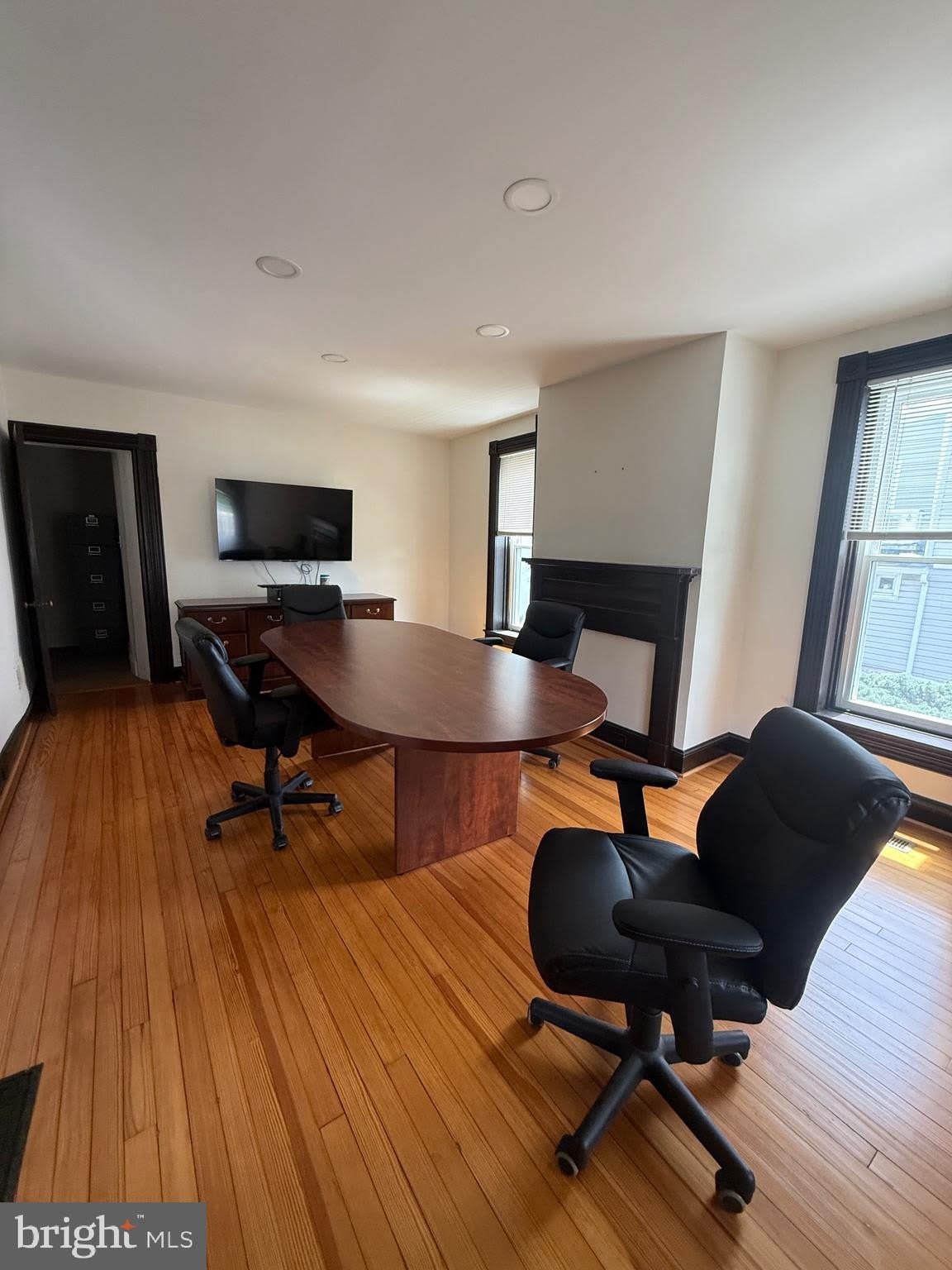 1331-MAIN FLOOR N MAIN Street – photo 4