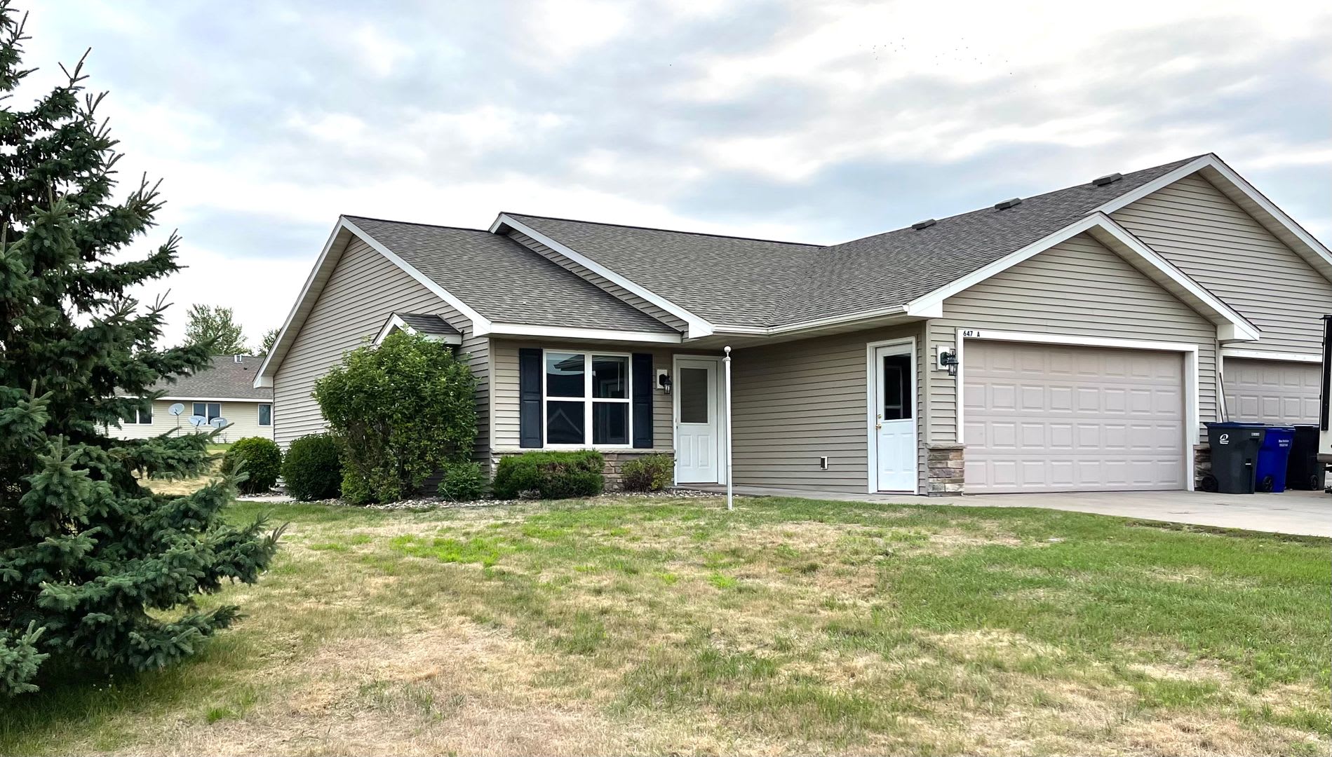 2 Bedroom, 1.5 Bath Town Home – photo 1