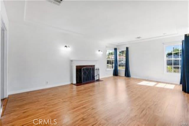 15235 La Maida Street – photo 4