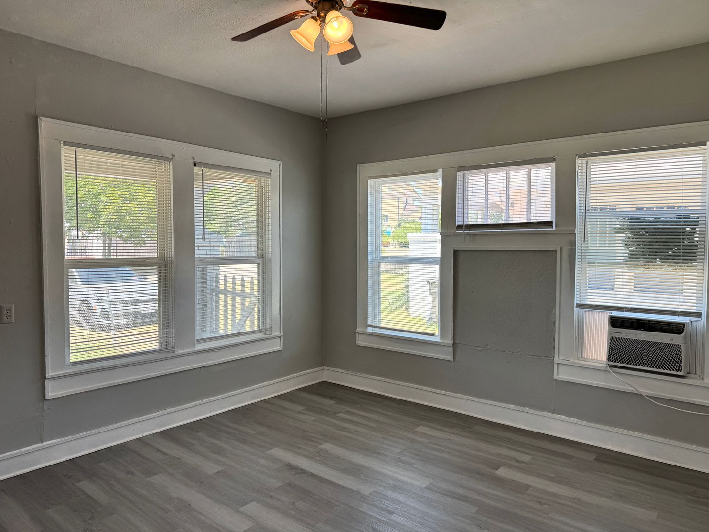 2 Bed 1 Bath Corner-Lot Home w/ Huge Front Porch In Floral Heights! – photo 4
