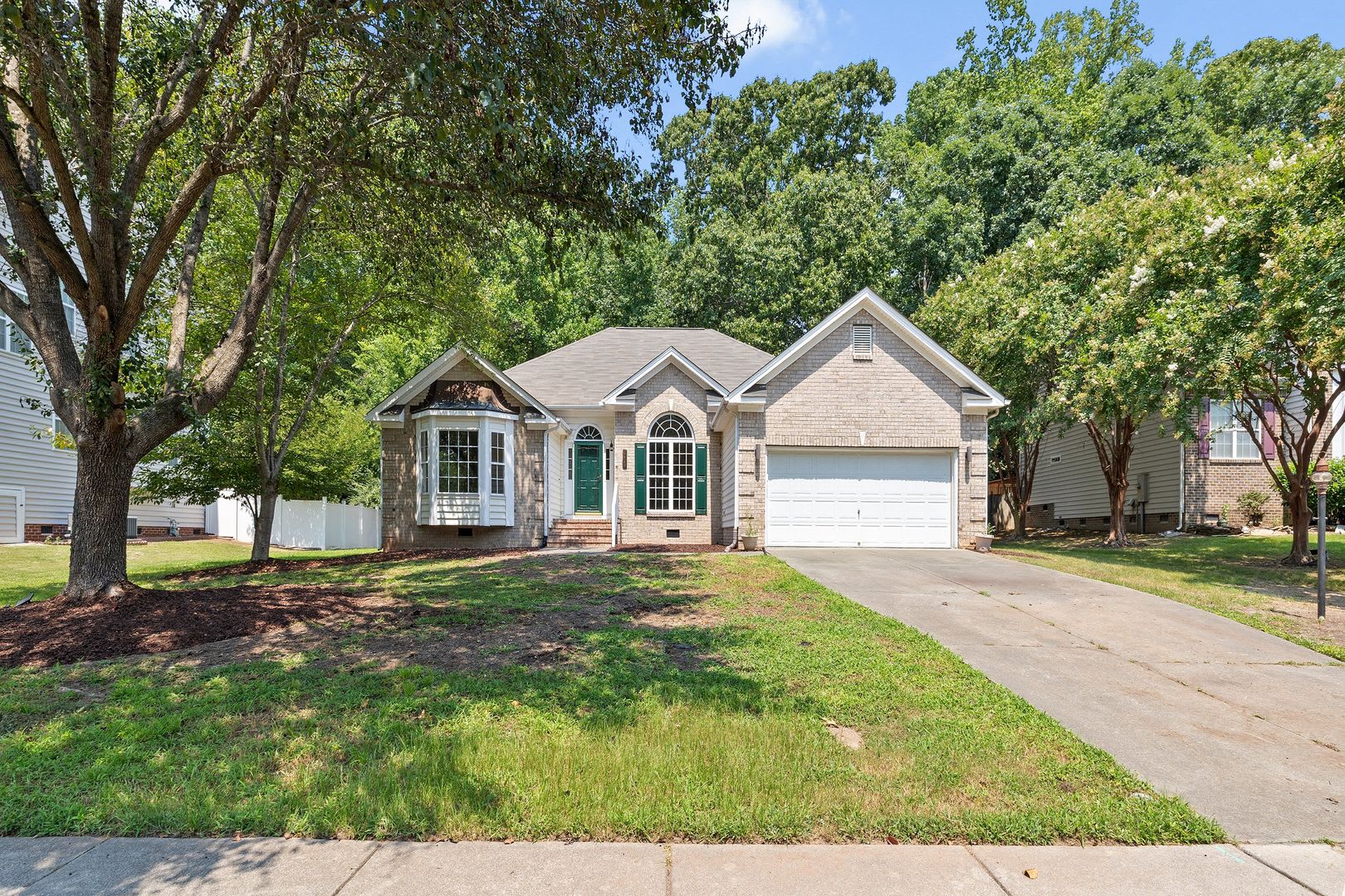 3 bed 2.5 Bathroom Ranch Style Home with Fenced In Yard – photo 2