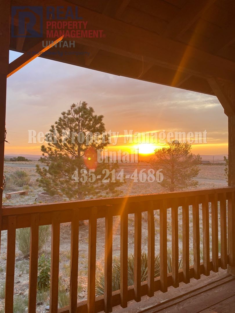 Fall In Love With This 2 Bedroom 1 Bathroom Cabin Home And Take Advantage Of This Move In Special 500 Off First Months Rent When You Sign A 12 Month Lease – photo 5