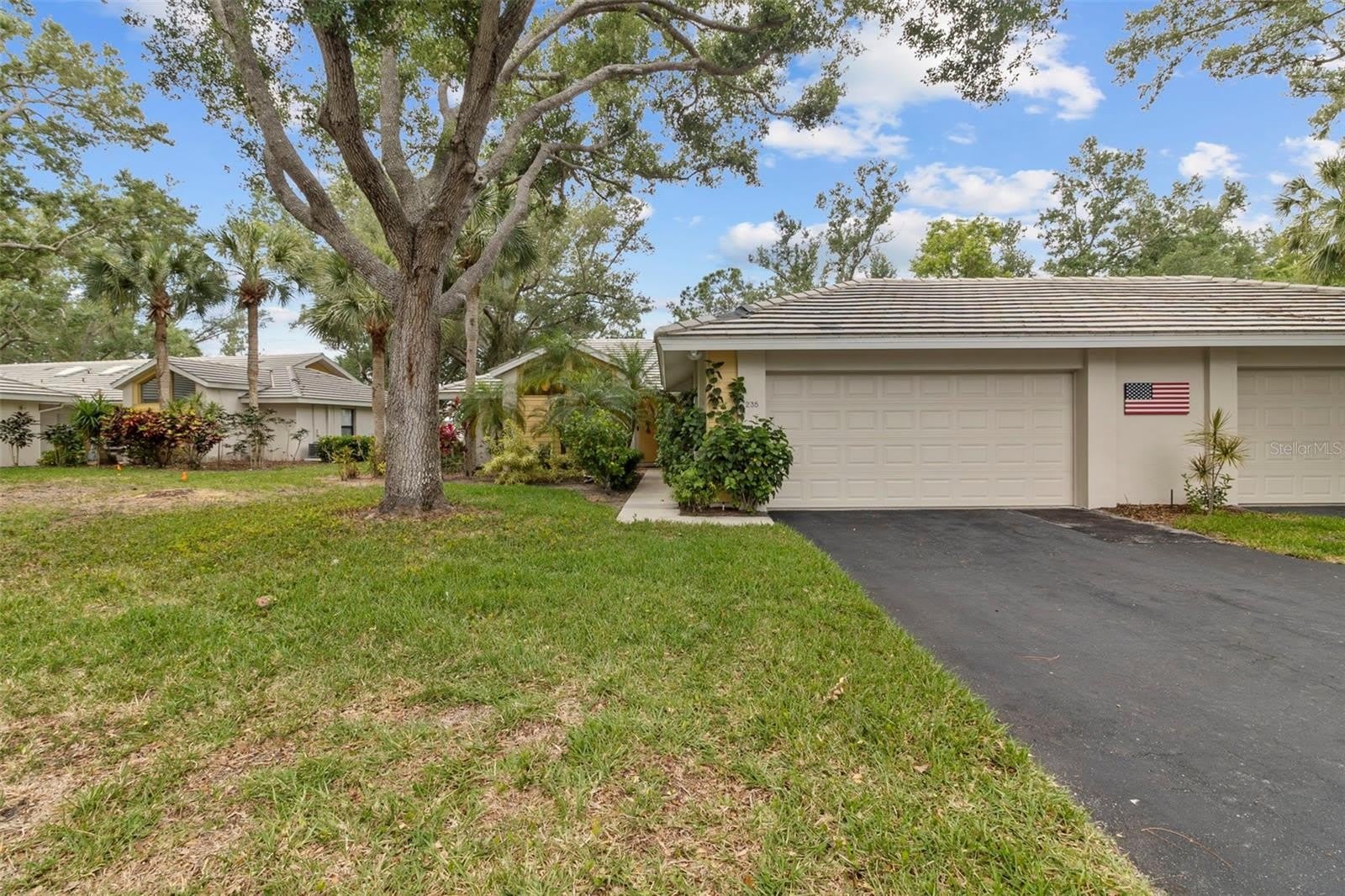 235 SOUTHAMPTON Lane – photo 1
