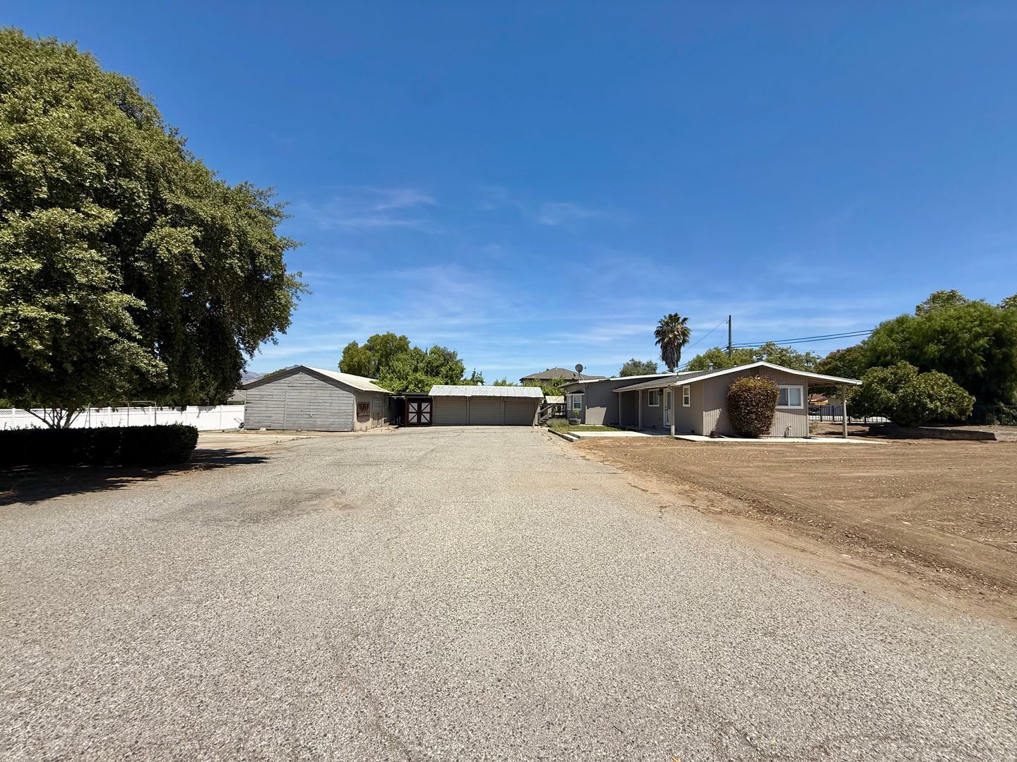 3 bedroom + 1 acre + shop – photo 3
