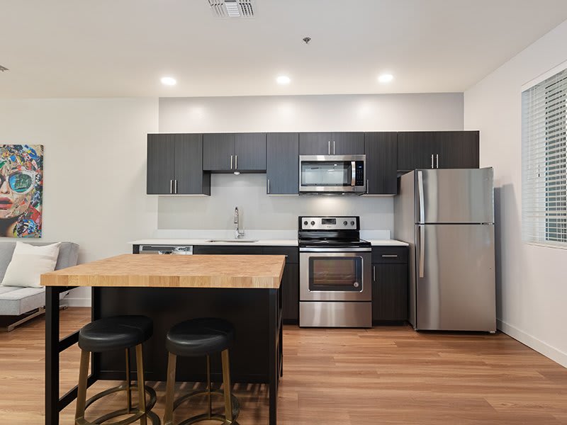 Urbana on 12th – photo 1