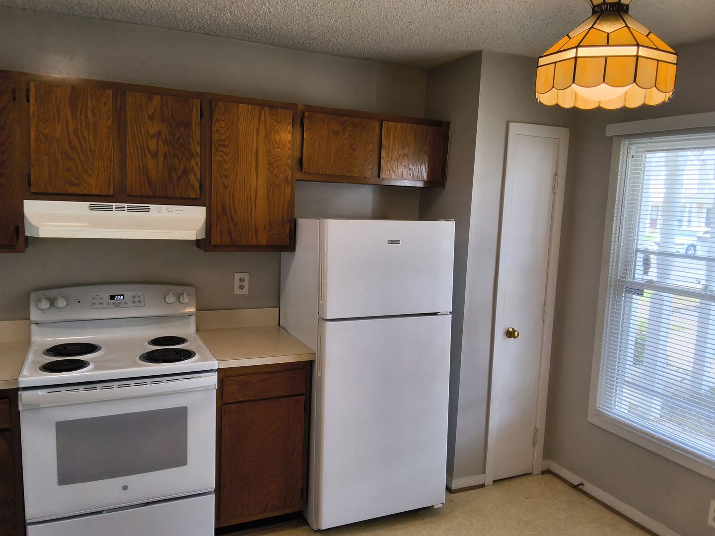 2 Bedroom Townhome/Chesterfield/Manchester High – photo 2