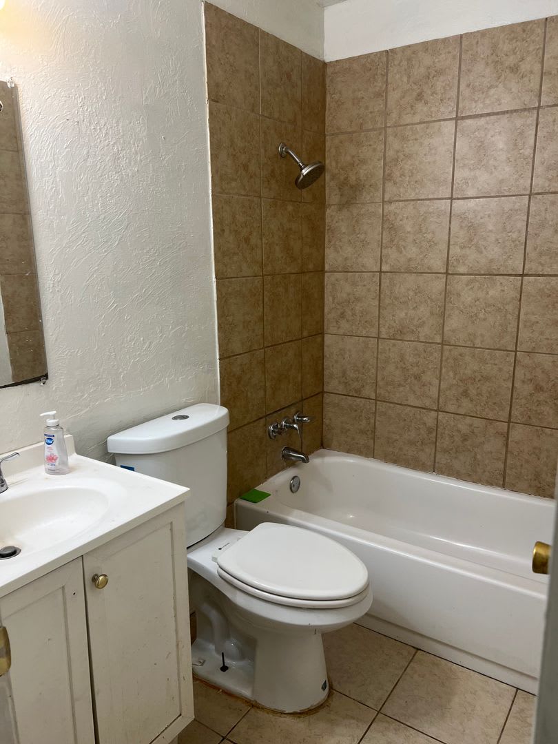 4 Bedrooom 2 Bath home ready for new resident! – photo 5