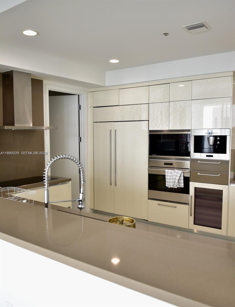 17475 Collins Avenue – photo 1