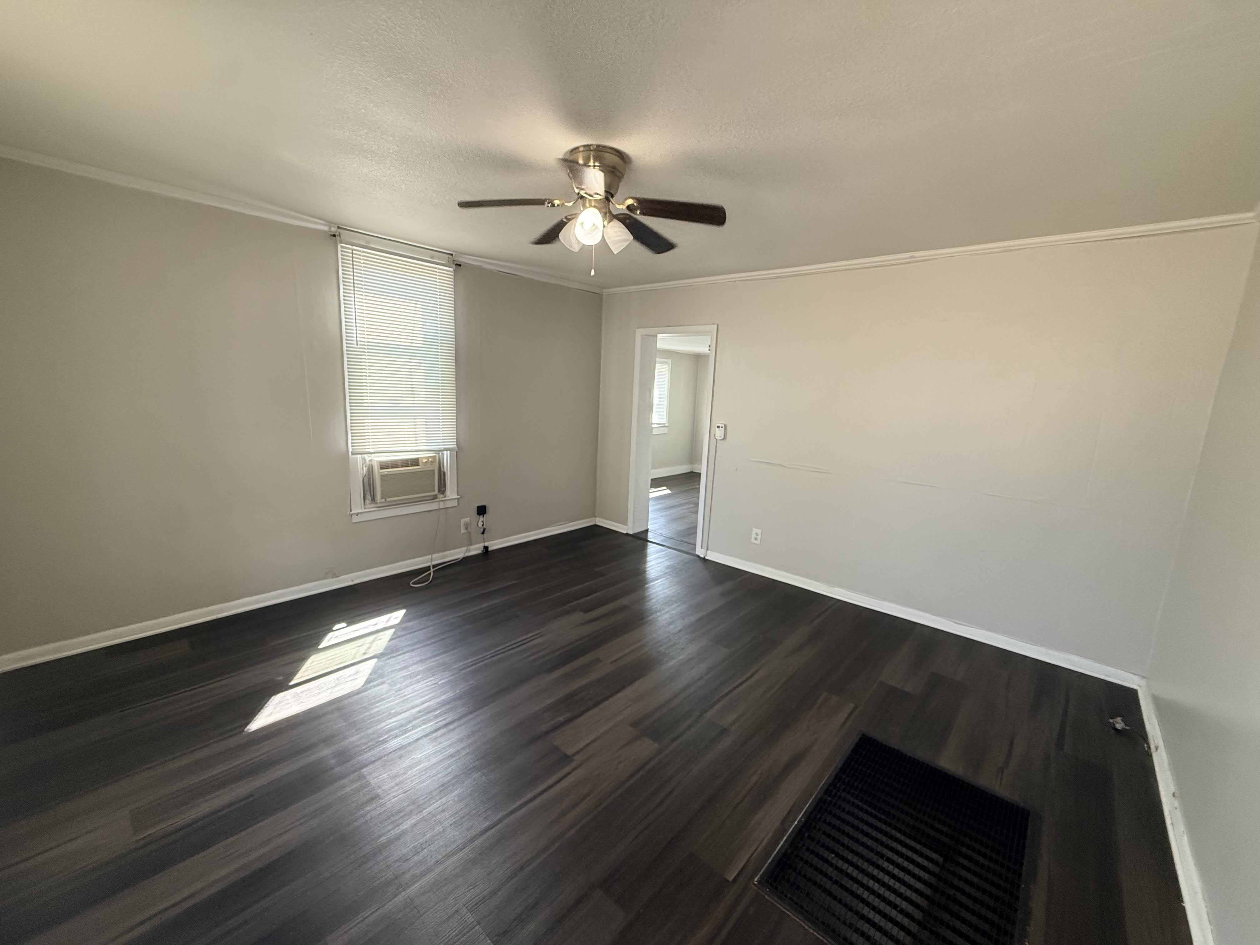 320 Jackson St – photo 2