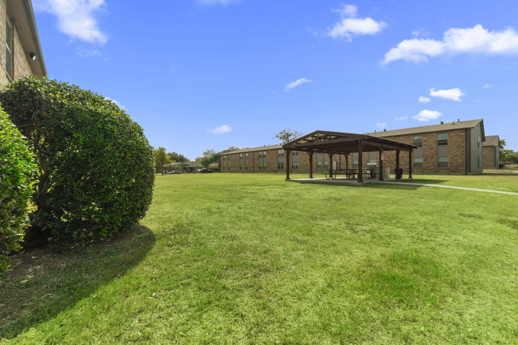 Cleburne Plaza – photo 5
