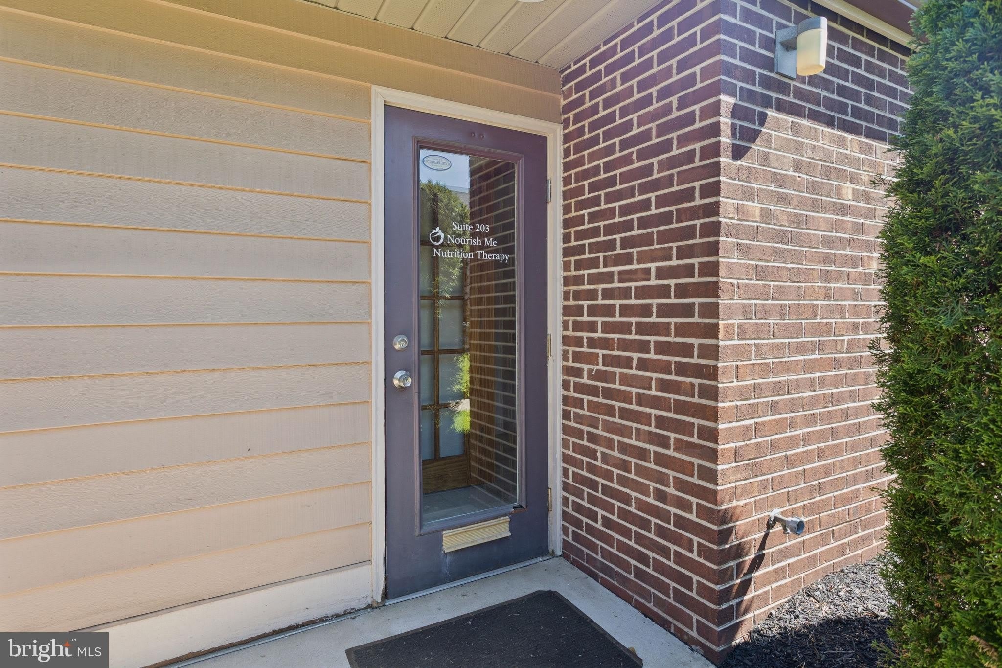 172 MIDDLETOWN Boulevard – photo 2