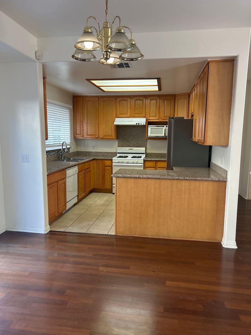 Spacious 2 Bedroom Condo In Prime Pasadena Area – photo 5