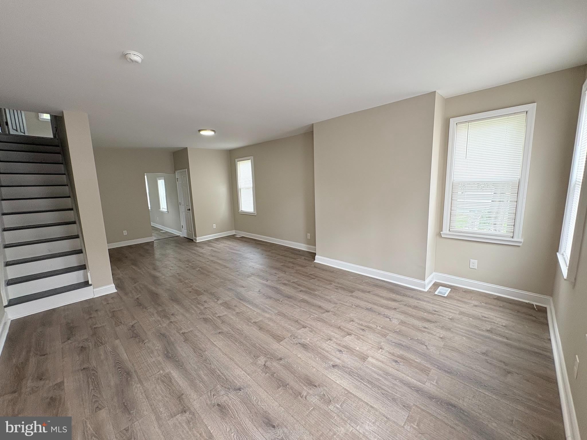 806 HIGH Street – photo 2